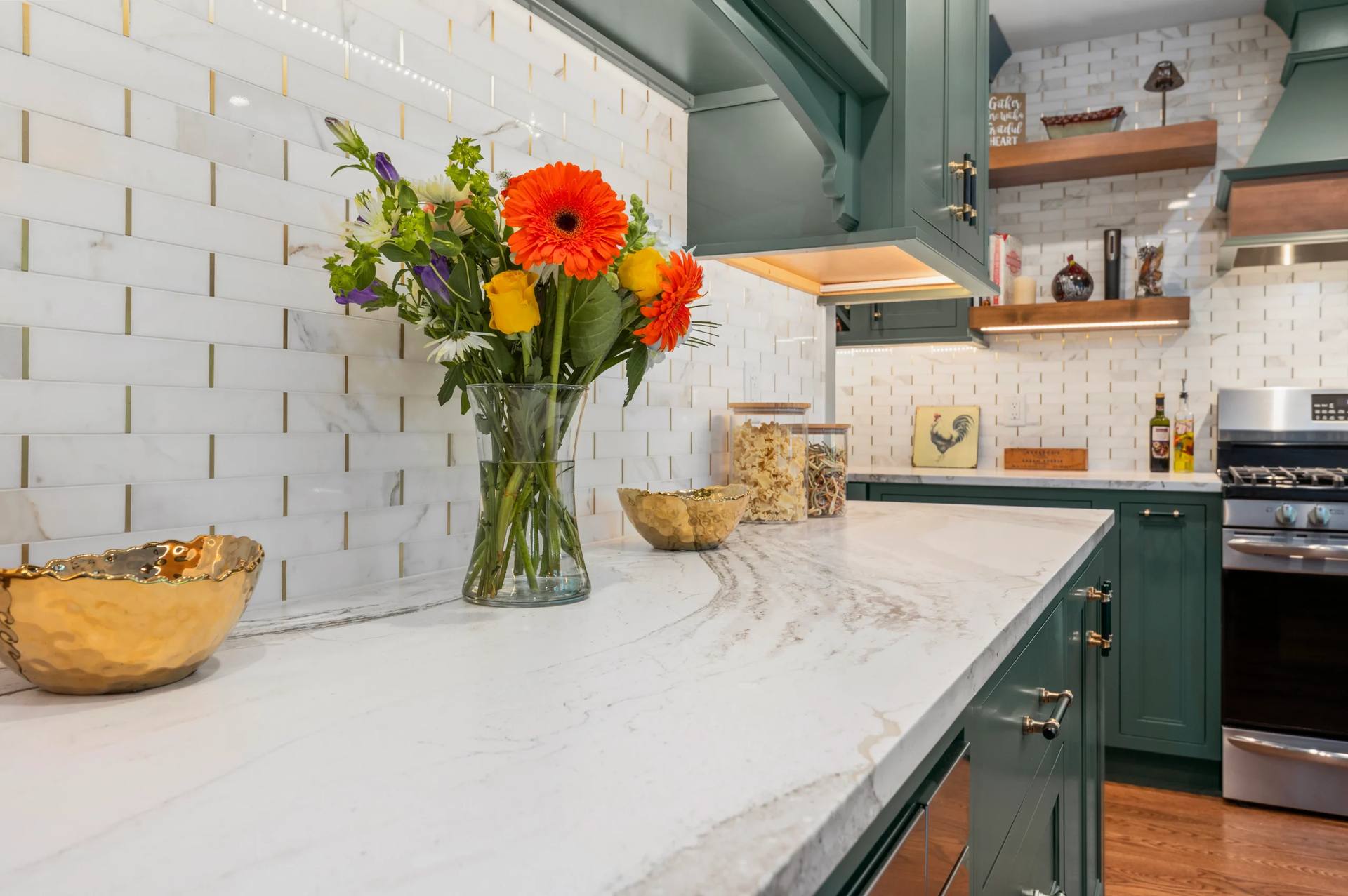 Close view of gray veining in a Cambria Windsor Brass quartz counter