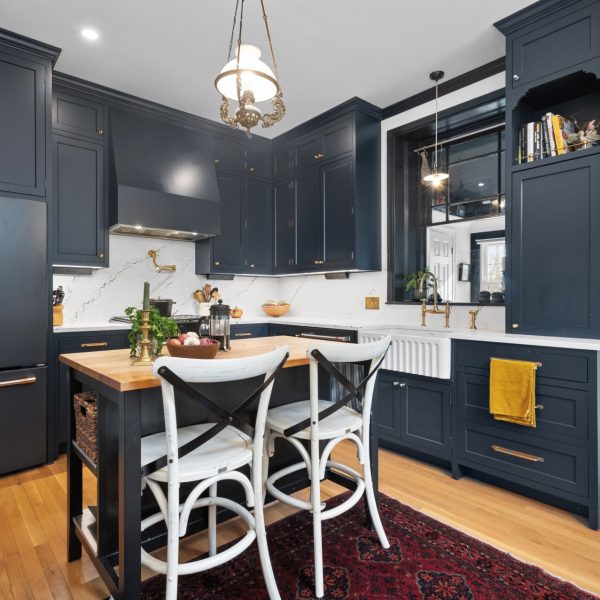Cambria Inverness Platinum countertops in a navy kitchen