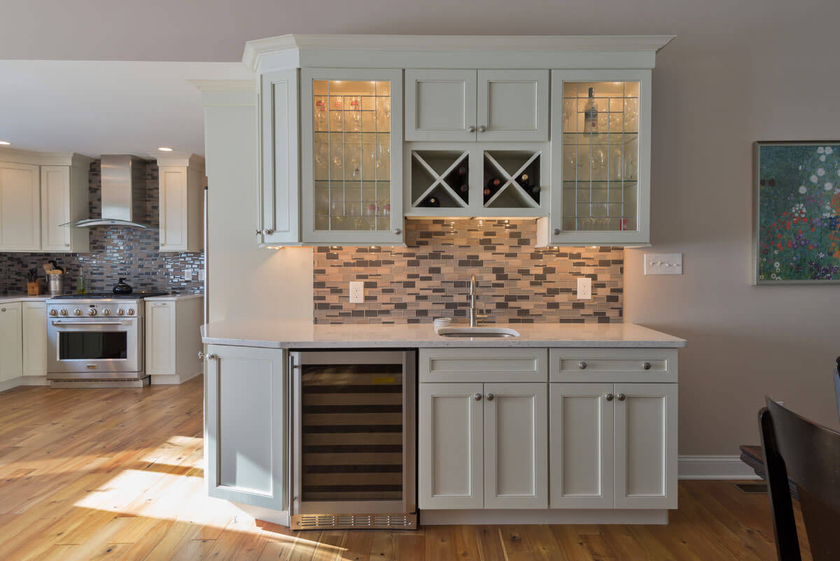 Silestone Bianco River serving bar with a wine refrigerator